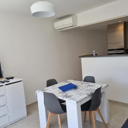 Superbe Classe 3 Etoiles, A 150 M De La Plage De Sable Fin Appartement Fréjus